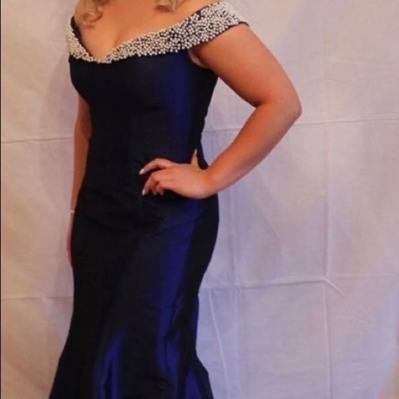 Beautiful prom dress - Picture 4 of 6